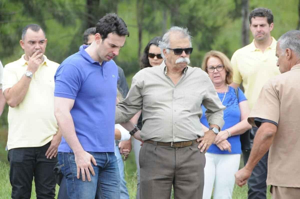 Sepultamento de Carlos Alberto Silva, no Parque da Colina, em BH, recebeu personalidades do esporte