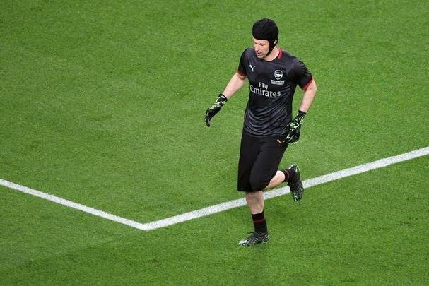 Com direito a um show de Hazard no segundo tempo, quando o craque belga marcou dois gols e ainda deu assistncia para Pedro balanar as redes, o Chelsea goleou o Arsenal por 4 a 1, nesta quarta-feira, no estdio Olmpico de Baku, no Azerbaijo, e conquistou o seu segundo ttulo da Liga Europa