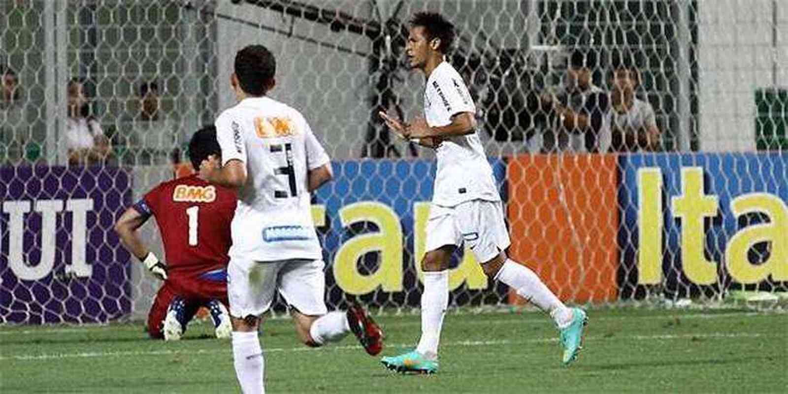 Neymar  marcou trs gols e teve atuao de gala contra o Cruzeiro em 2012