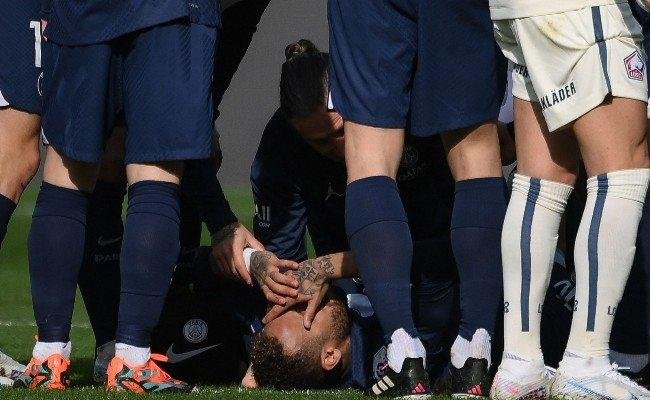 Neymar ficar&Atilde;&iexcl; at&Atilde;&copy; um m&Atilde;&ordf;s afastado e deve perder decis&Atilde;&pound;o contra o Bayern -  Superesportes