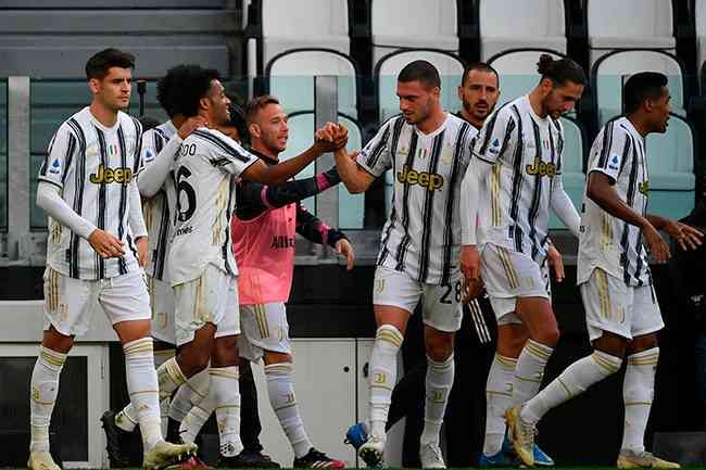 Jogadores da Juventus comemoram triunfo sobre a Inter de Milo