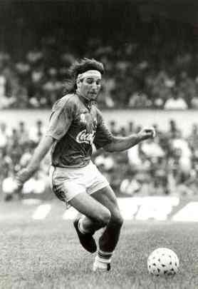Em 1992, Renato Gacho prometeu trs gols e marcou quatro na final do Mineiro contra o Amrica e o Cruzeiro faturou o ttulo, no Mineiro com 62.589 pagantes.