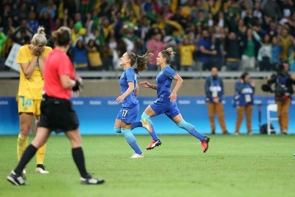 Imagens emocionantes das cobranas de pnaltis no Mineiro e da classificao do Brasil s semifinais do torneio feminino de futebol dos Jogos Olmpicos. Goleira Brbara pegou pnalti e deu vitria  Seleo por 7 a 6 sobre a Austrlia. Com 52 mil pagantes, estdio foi  loucura.