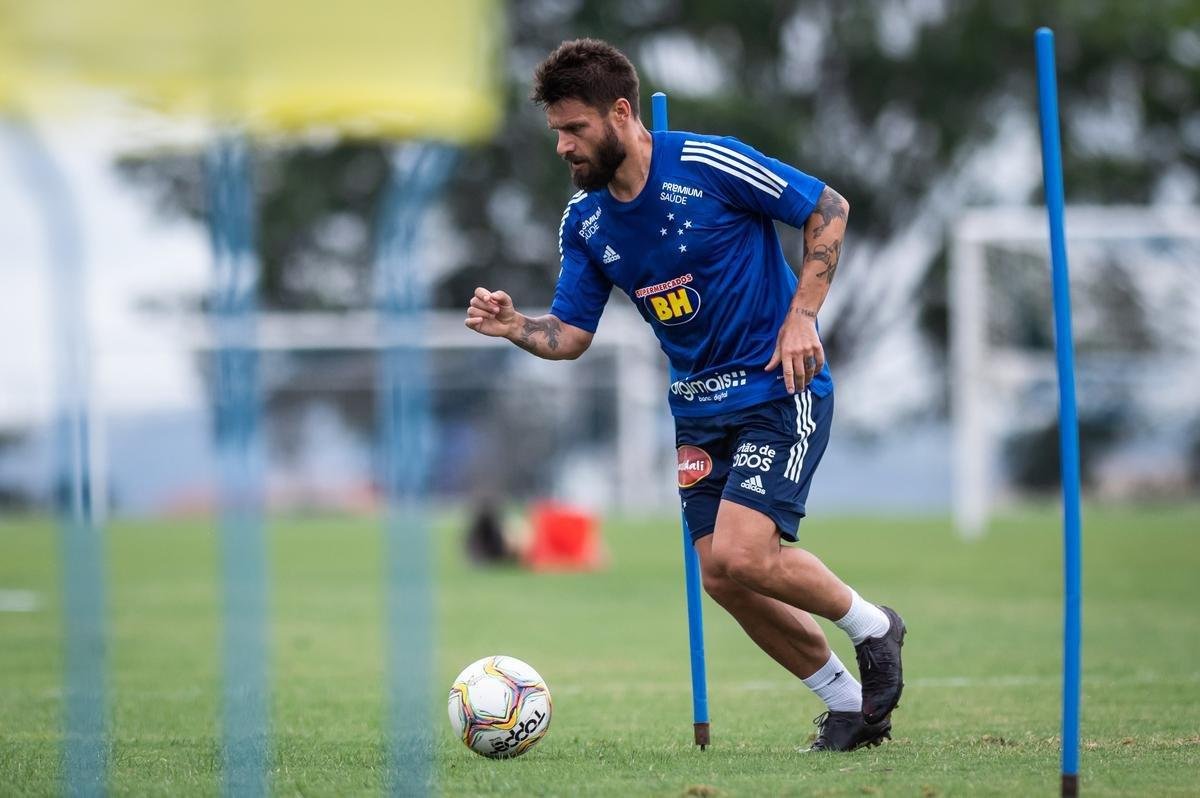 Imagens do primeiro dia de pr-temporada do Cruzeiro, na Toca da Raposa II