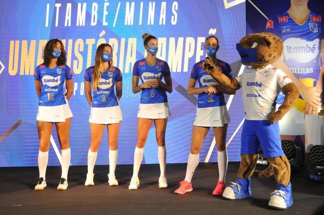 Time Feminino de V�lei do Minas foi apresentado nesta quarta-feira (11/10)