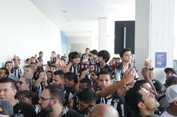 Imagens da chegada de Diego Tardelli