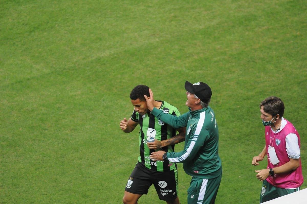 Fotos do clssico entre Amrica e Atltico, no Independncia, em Belo Horizonte, pela 10 rodada do Campeonato Mineiro. Jogo marcou o retorno dos dois rivais ao futebol em plena pandemia do novo coronavrus (Juarez Rodrigues/EM/DAPress)