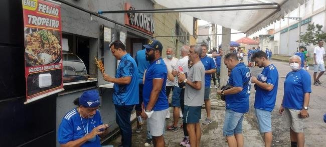 Torcida do Cruzeiro registra maior pblico do Campeonato Mineiro na partida contra o Villa Nova, no Independncia, pela oitava rodada. Ao todo, 19.616 pessoas compareceram no Horto.