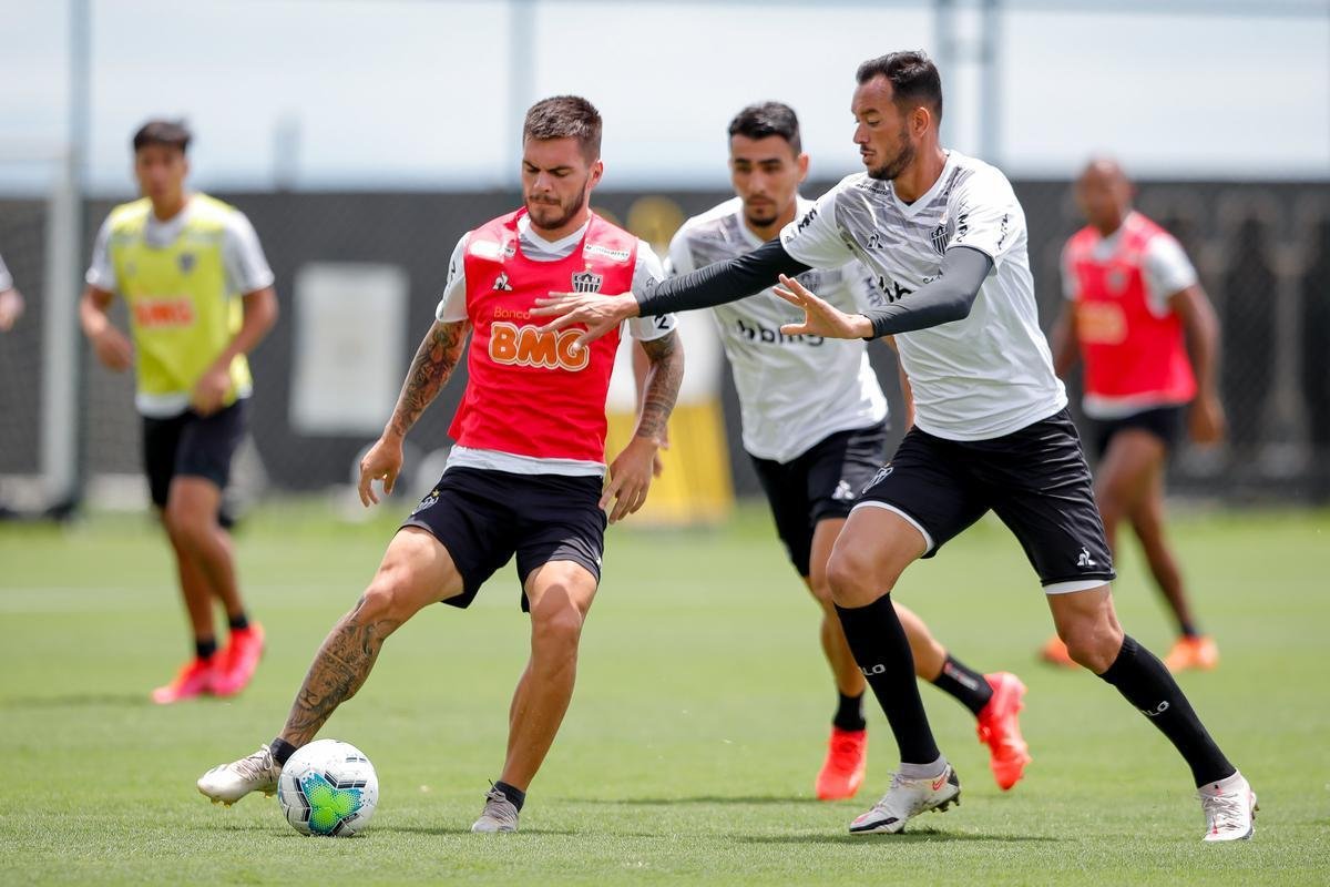 Veja fotos do treino do Atltico