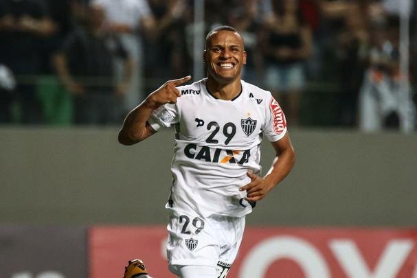 Patric - Contratado em 2011, Patric se tornou um polivalente no clube, atuando na lateral-esquerda e também como homem de ataque