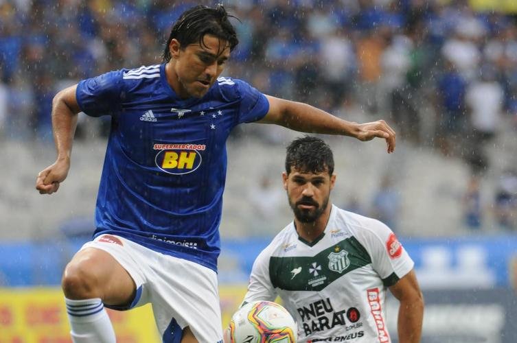 ENCONTRAR UM GOLEADOR - a m campanha do Cruzeiro em 2020 passa tambm pela ausncia de um artilheiro. Principal reforo no incio do ano, Marcelo Moreno decepcionou os torcedores ao marcar apenas trs gols em 29 jogos at o momento. Sass, por sua vez, ficou em branco nas dez partidas que disputou. Um dos goleadores celestes em 2020, pasmem,  o zagueiro Manoel, com cinco tentos em 21 apresentaes. O atacante Rafael Sobis, que retornou  Toca h menos de dois meses, tambm fez cinco gols (10 jogos).