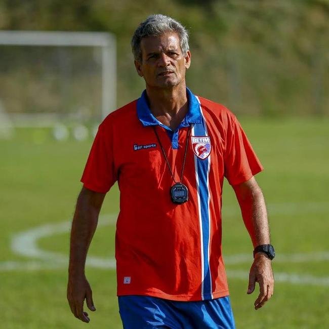 Com jogadores conhecidos da torcida mineira, como o zagueiro Edcarlos o meio-campista Leandro Domingues, o Betim apresentou o elenco nessa segunda-feira (21)
