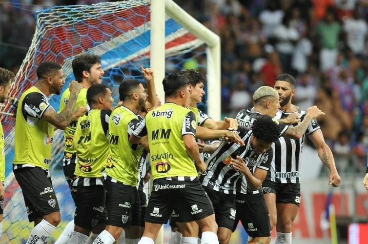Galo venceu o Bahia de virada, por 3 a 2, com gols de Hulk, de pnalti, e Keno, em duas finalizaes perfeitas. Com resultado, clube se sagrou bicampeo brasileiro aps 50 anos