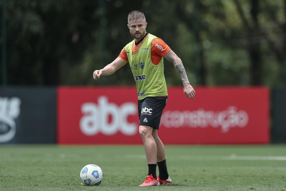 Aps a vitria por 2 a 1 sobre o Cuiab, neste domingo (24), pelo Campeonato Brasileiro, o elenco do Atltico se reapresentou e treinou na tarde desta segunda-feira (25), na Cidade do Galo, em Vespasiano. As atividades visaram o duelo de volta da semifinal da Copa do Brasil, contra o Fortaleza, que ocorrer na quarta-feira (27). Por ter vencido o jogo de ida por 4 a 0, no Mineiro, o Galo tem vaga encaminhada na deciso do principal torneio mata-mata do pas.