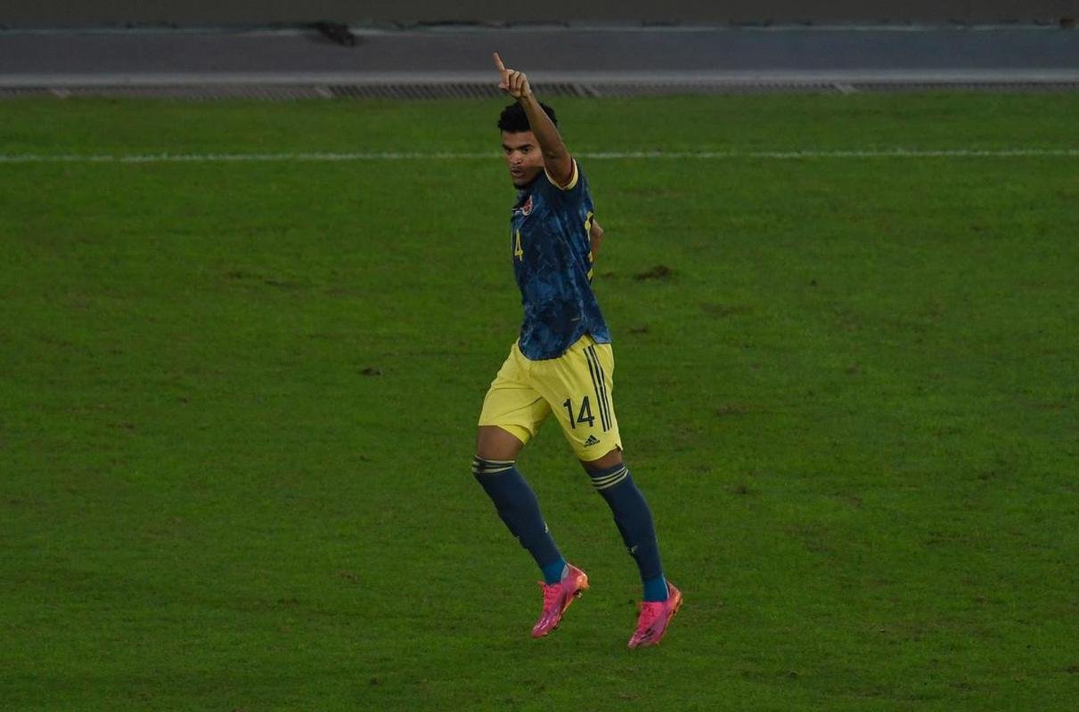 Brasil e Colmbia se enfrentaram no Estdio Nilton Santos, pelo Grupo B da Copa Amrica 