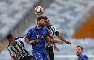 Abril/2021 - O momento de maior questionamento na temporada. Em esperado clssico pelo Campeonato Mineiro, o Atltico, apontado como grande favorito, foi derrotado pelo Cruzeiro por 1 a 0. O trabalho do tcnico Cuca foi bastante questionado aps a atuao fraca no Mineiro e muitos torcedores pediam por mudana no comando, mas o treinador foi bancado pela diretoria alvinegra. 