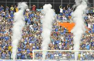 Torcedores do Cruzeiro compareceram em grande nmero ao Mineiro na semifinal contra o Tupi