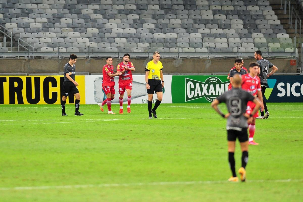 Fotos do jogo entre Atltico e Tombense, neste sbado, pela semifinal do Campeonato Mineiro