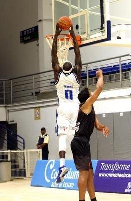 Mesmo sem contar Leandrinho, cestinha do NBB, o Minas venceu o Braslia em Belo Horizonte