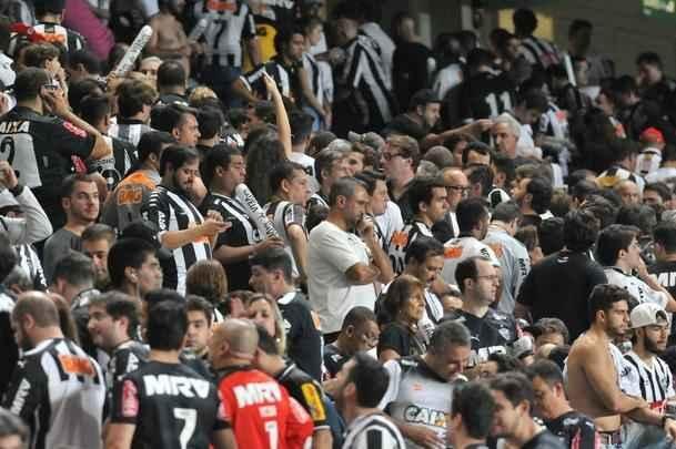 Imagens da tristeza dos atleticanos no Independncia com a eliminao na Copa Libertadores