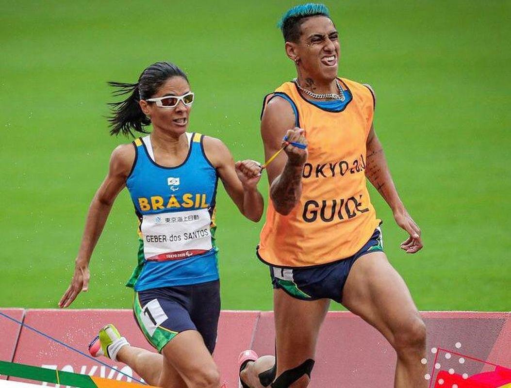 Jerusa Geber conquista a prata nos 200m da classe T11 do atletismo 