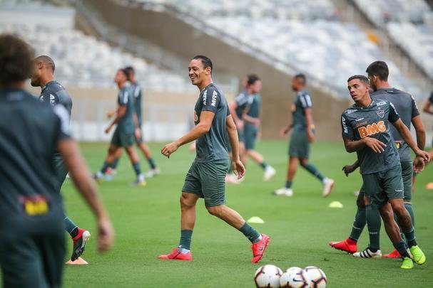 Levir Culpi comanda treino no Mineirão antes da estreia no Grupo E da Libertadores