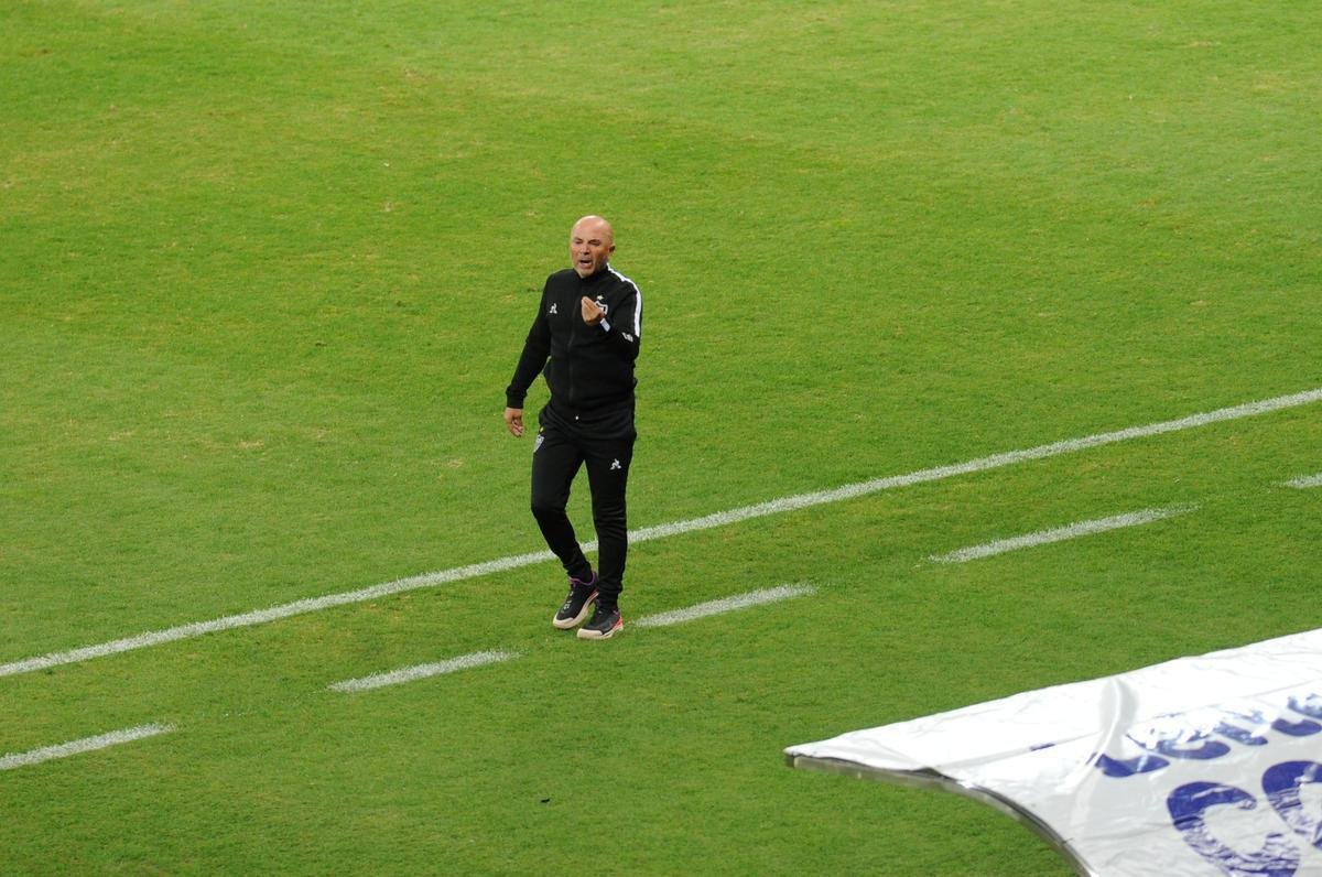 Fotos do primeiro jogo da deciso do Campeonato Mineiro, entre Atltico e Tombense, no Mineiro, em Belo Horizonte.
