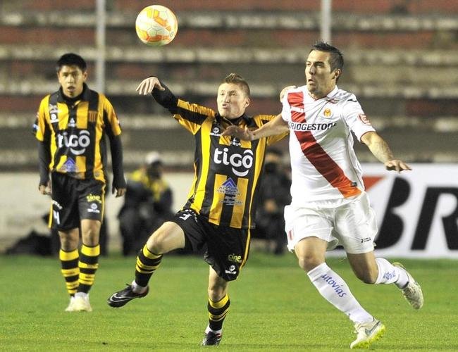 2015 - Monarcas Morelia (MEX) e The Strongest (BOL) empataram por 1 a 1 no Mxico. No jogo de volta, os bolivianos venceram por 2 a 0.