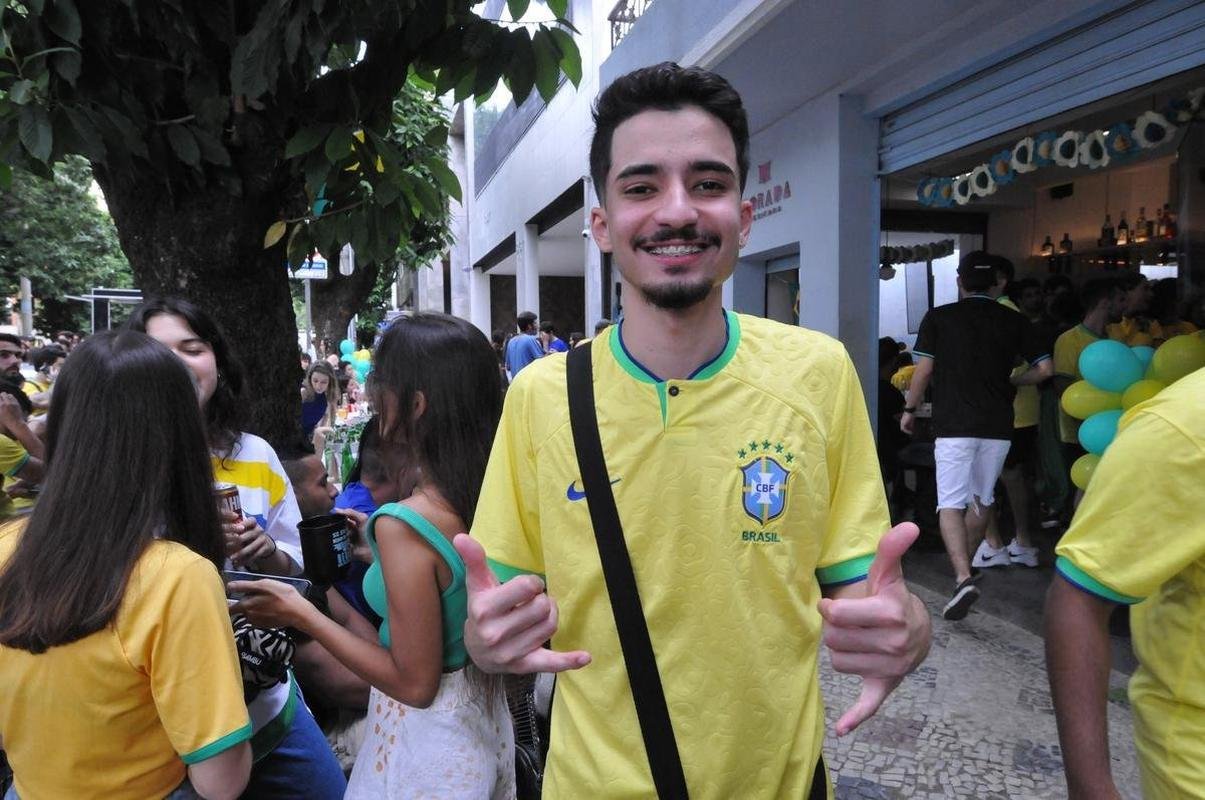 Concentrao de torcedores nos bares da Rua Antnio de Albuquerque, na Savassi