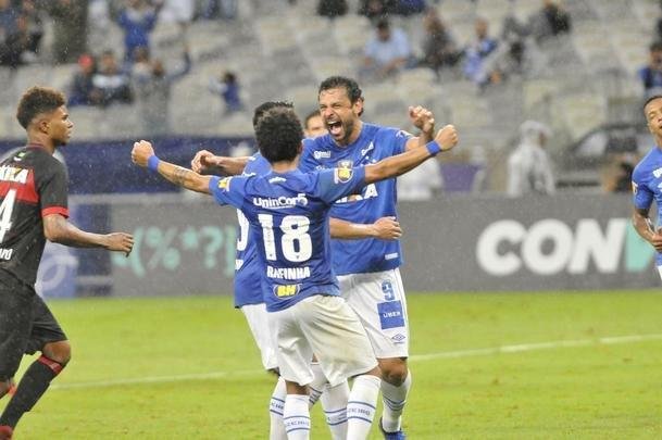 No segundo tempo, Fred marcou duas vezes e ampliou vantagem do Cruzeiro para 3 a 0