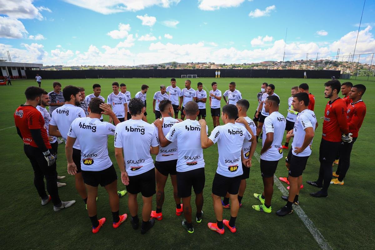 Primeiro treino comandado por Cuca desde a volta ao Atltico