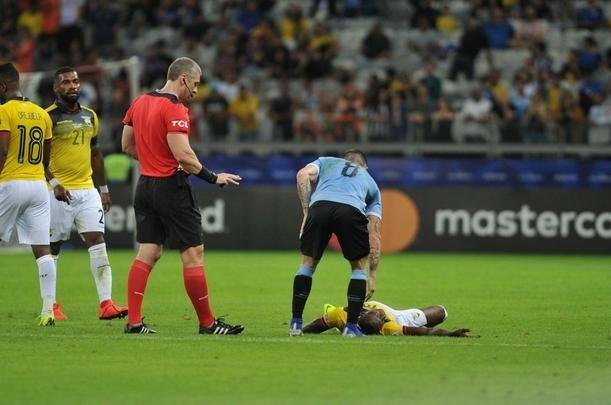 Fotos de Uruguai x Equador, no Mineiro