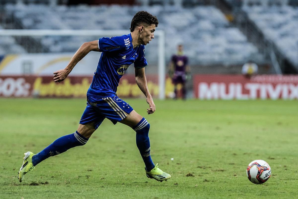 Stnio (atacante) - 6.8