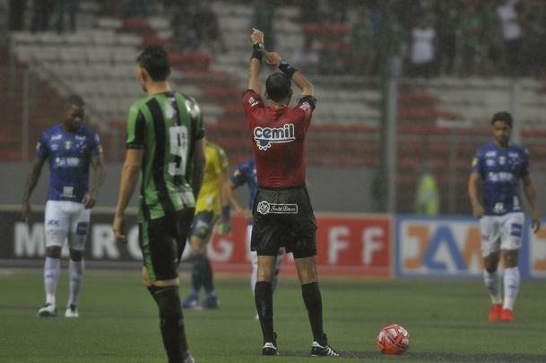 Fotos da partida entre Amrica e Cruzeiro, no Independncia, pelo Campeonato Mineiro