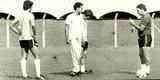 Mussula tambm foi tcnico do Atltico nos anos de 1975, 1978, 1983, 1993 e 1995. Na foto, ele orienta o zagueiro Luizinho na Vila Olmpica em 1983
