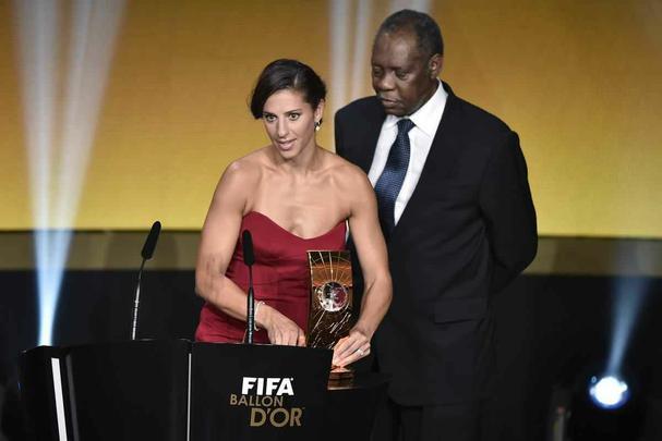 Confira as fotos dos bastidores e da cerimônia da Bola de Ouro