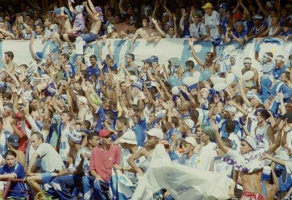 Torcida do Cruzeiro lotou Mineiro em 30 de novembro de 2003 para assistir ao duelo com o Paysandu, pela 44 rodada do Campeonato Brasileiro, que confirmaria o ttulo brasileiro e a Trplice Coroa. O pblico foi de 73.141 pagantes e gerou uma renda de R$ 827.201,00. O nmero de presentes no foi divulgado. O time celeste no decepcionou, venceu por 2 a 1, com gols de Zinho e Mota, e deu incio  festa em Belo Horizonte.