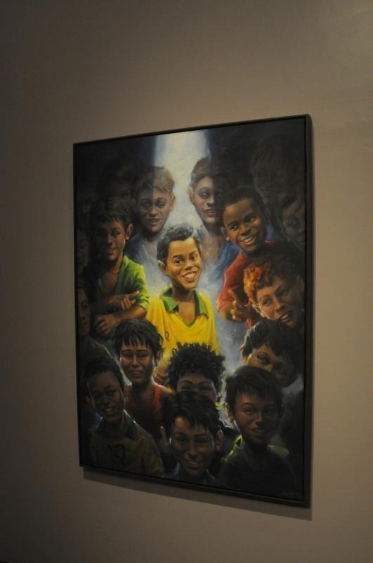 Ronaldinho Gacho lanou nesta tera-feira, no Mineiro, a exposio 'Fragmentos de um gacho', do artista Camaleo; astro ainda entrou para a Calada da Fama do estdio, em Belo Horizonte.