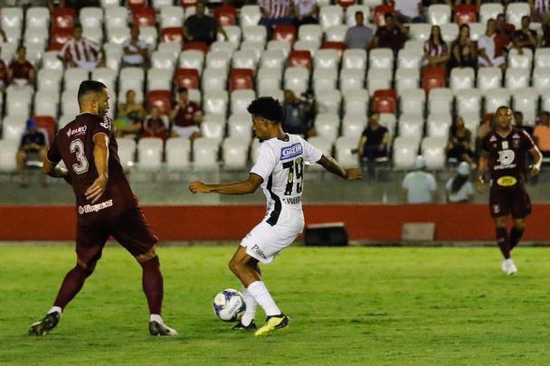 Em jogo bastante disputado, o Náutico levou a melhor no começo ao abrir o placar com o Zagueiro Ronaldo Alves logo aos sete minutos do primeiro tempo.