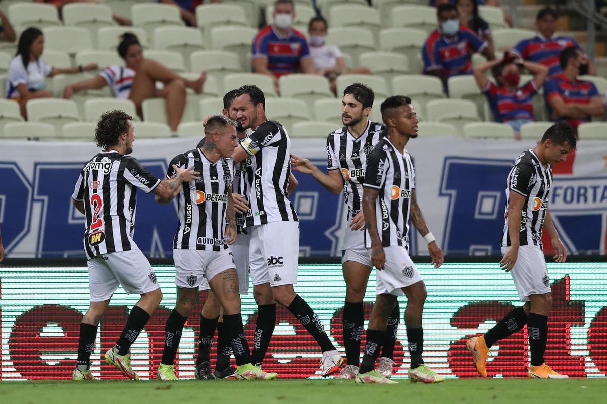 Diego Costa e Hulk marcaram os gols da vitria do Atltico por 2 a 1 sobre o Fortaleza, no Castelo