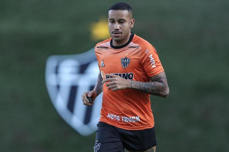 Com Guilherme Arana de volta, Cuca comanda atividade na Cidade do Galo