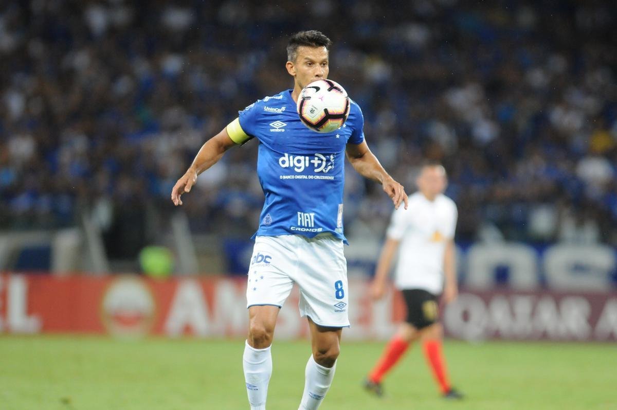 Fotos do jogos entre Cruzeiro e Deportivo Lara no Mineiro