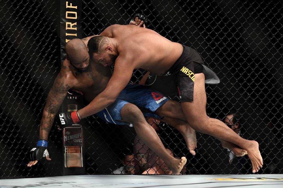 Rodrigo 'Z Colmeia' aplica a queda sobre norte-americano