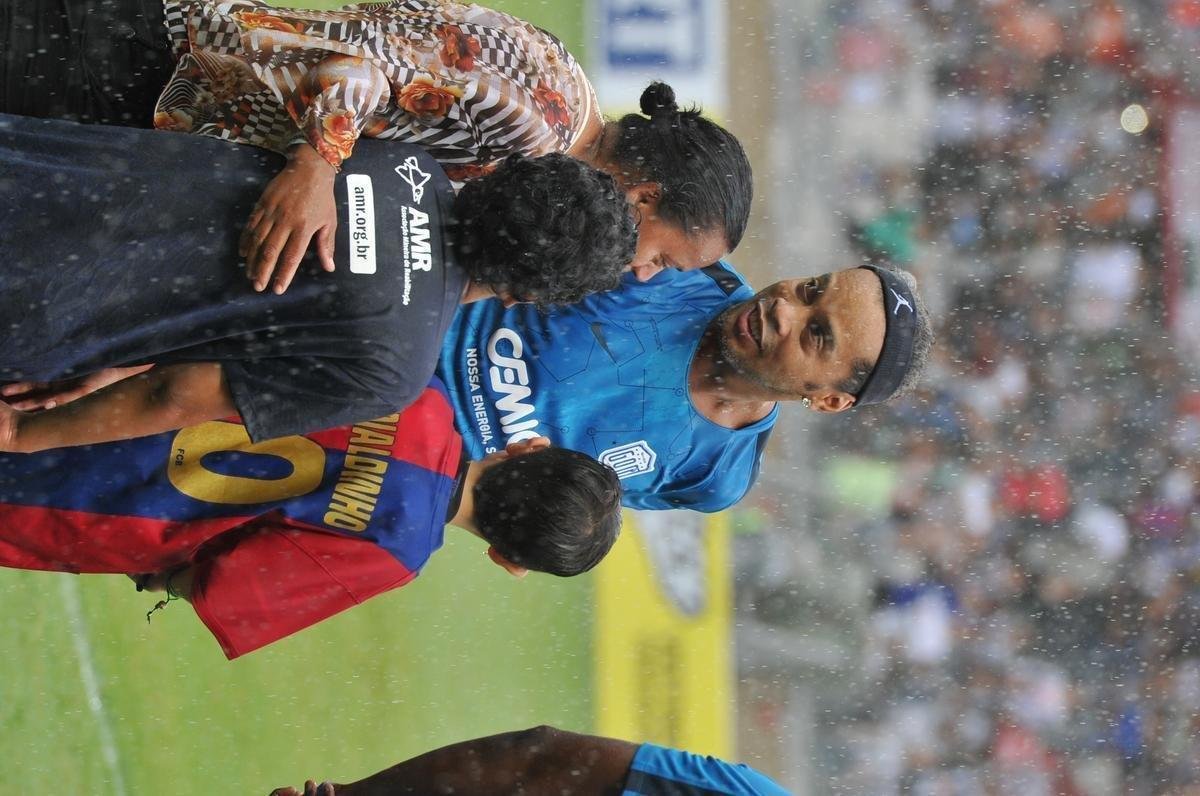 Fotos do 'Game of Dreams', jogo festivo dos Amigos do Ronaldinho contra os Amigos do Penta