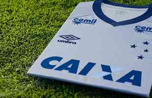 Novo uniforme do Cruzeiro traz como novidade a cor prata