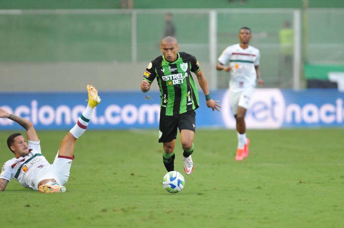 Amrica foi derrotado por 3 a 0 pelo Fluminense neste sbado (15/4), no Independncia, pela 1 rodada do Campeonato Brasileiro