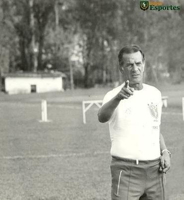 Telê Santana, técnico da Seleção Brasileira, durante preparação na Toca da Raposa I
