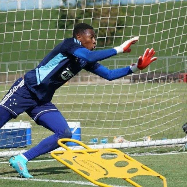 12 - talo (goleiro do Cruzeiro) - 16 anos - multa de 60 milhes de euros (aproximadamente R$ 310,3 milhes)