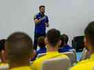 Reunies com treinador e diretor: fotos da reapresentao do Cruzeiro