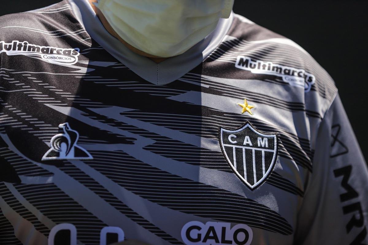 Atlético divulga fotos do novo uniforme de treino